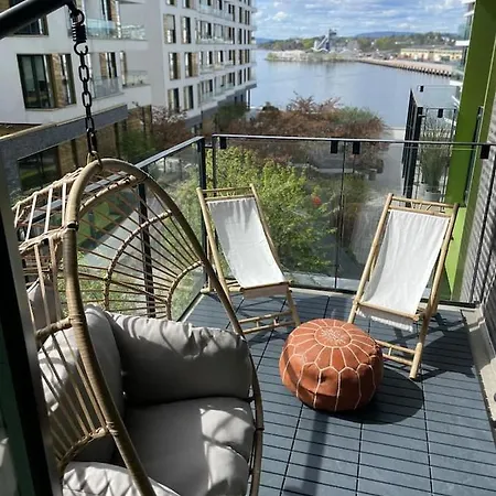 Bright & Exclusive 1br In Prime Location, Located On Water In Center With View To Fjord דירה