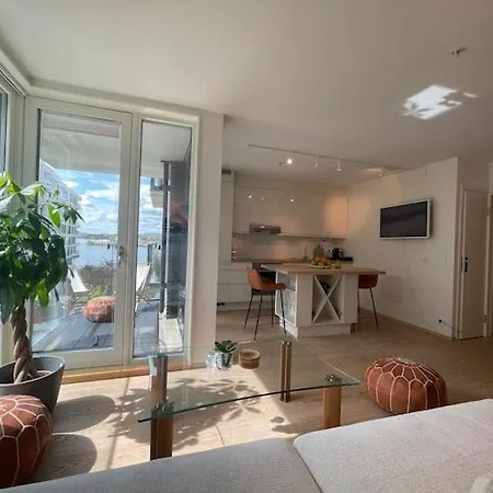 דירה Bright & Exclusive 1br In Prime Location, Located On Water In Center With View To Fjord