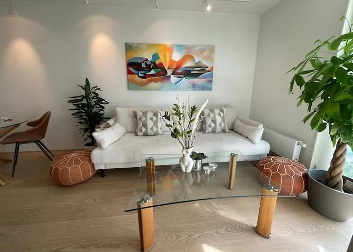 Apartamento Bright & Exclusive 1br In Prime Location, Located On Water In Center With View To Fjord *